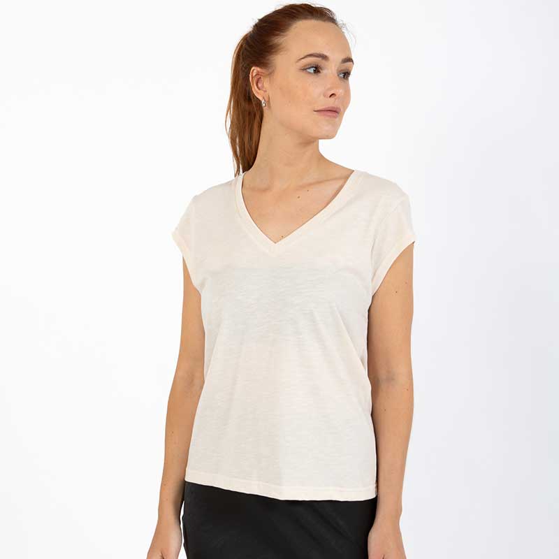 Coster Copenhagen CCH1101 V-Neck T-Shirt 241 Creme - J BY J Fashion