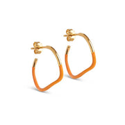 ENAMEL SWAY HOOPS GULD & ORANGE - J BY J Fashion